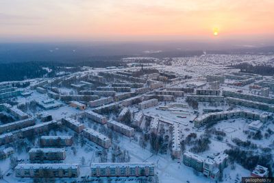 Центр Берёзовского с высоты зимой фото