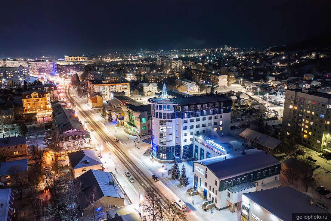 Аквапарк Беловодье в Белокурихе вечером фото