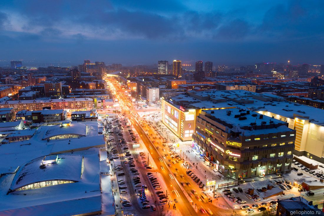 Улица Гоголя в Новосибирске вечером фото