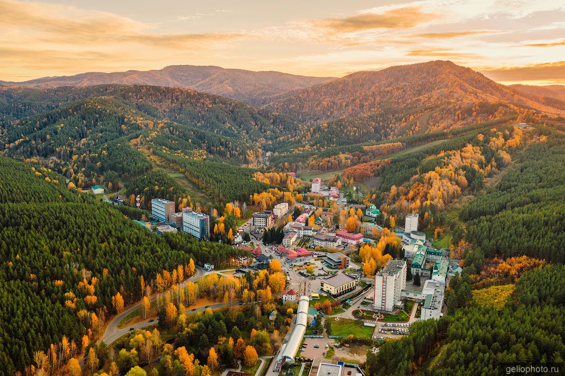 Курорт Белокуриха в Алтайском крае осенью фото Gelio Курорт Белокуриха в Алтайском крае осенью фото