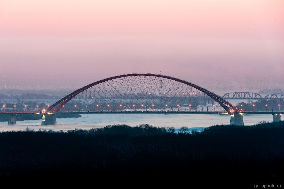 Мост Бугринский в Новосибирске вечером фото
