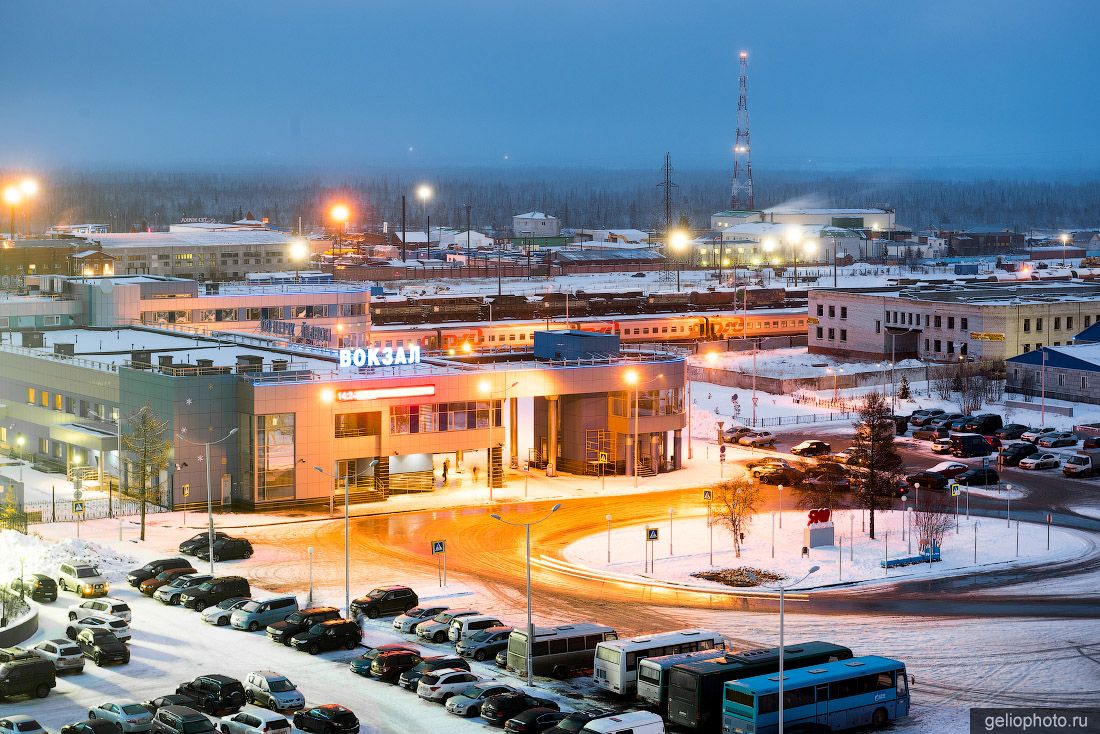 ЖД вокзал Нового Уренгоя фото