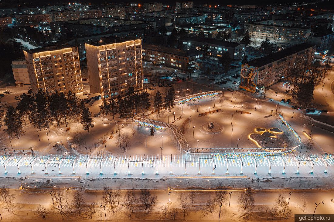 Улица Ленина с новогодней подсветкой в Ноябрьске фото
