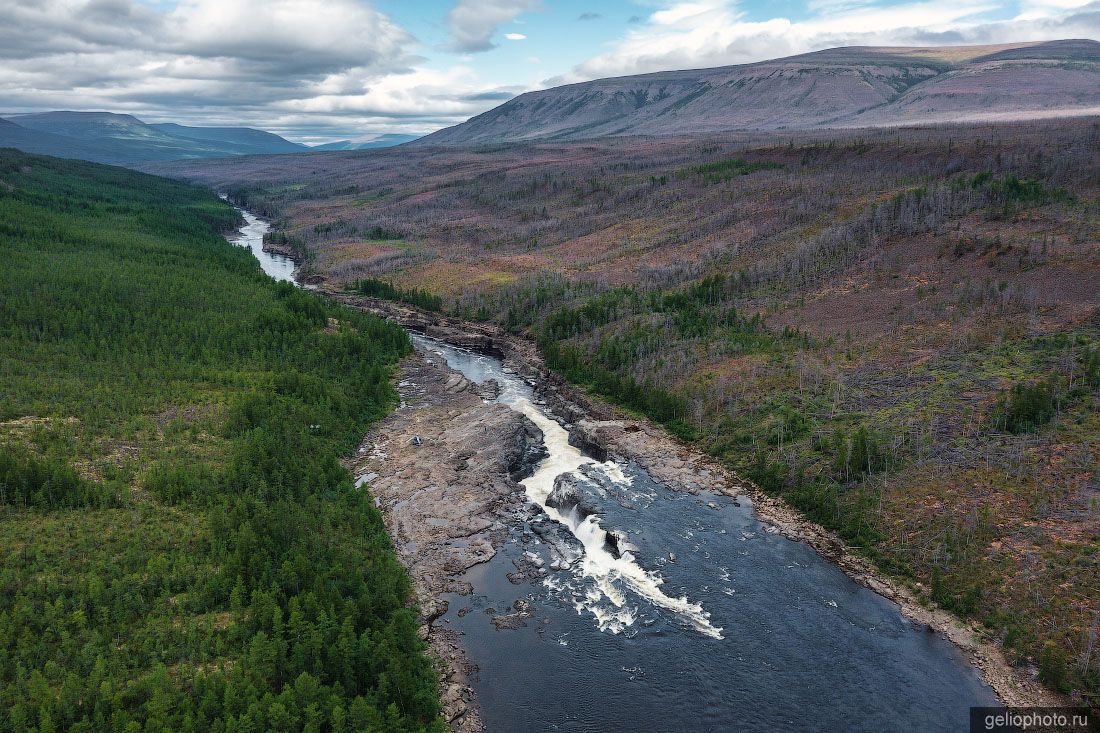 Река Курейка на плато Путорана с высоты фото