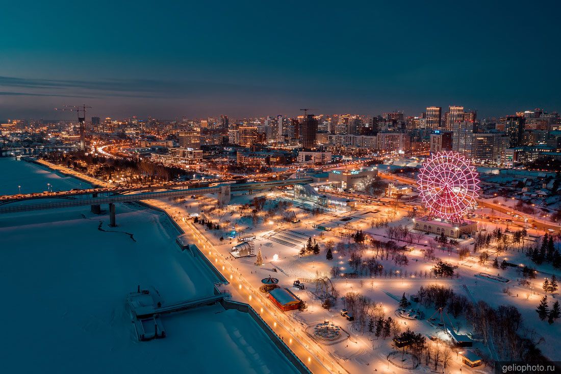 Михайловская набережная в Новосибирске вечером фото