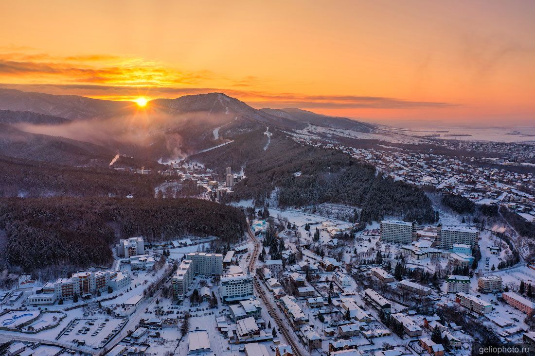 Курорт Белокуриха в Алтайском крае зимой на закате фото