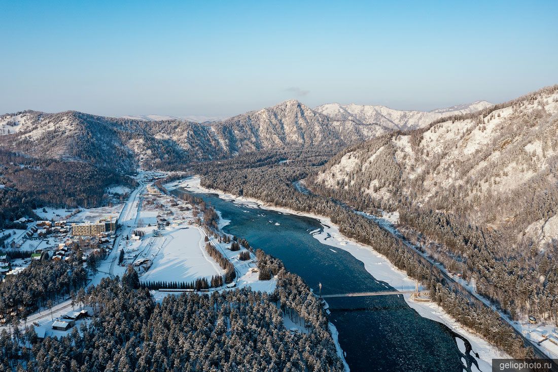 Туркомплекс Бирюзовая Катунь зимой с высоты фото