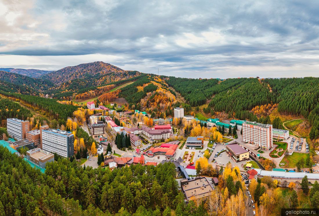 Курорт Белокуриха в Сибири осенью фото