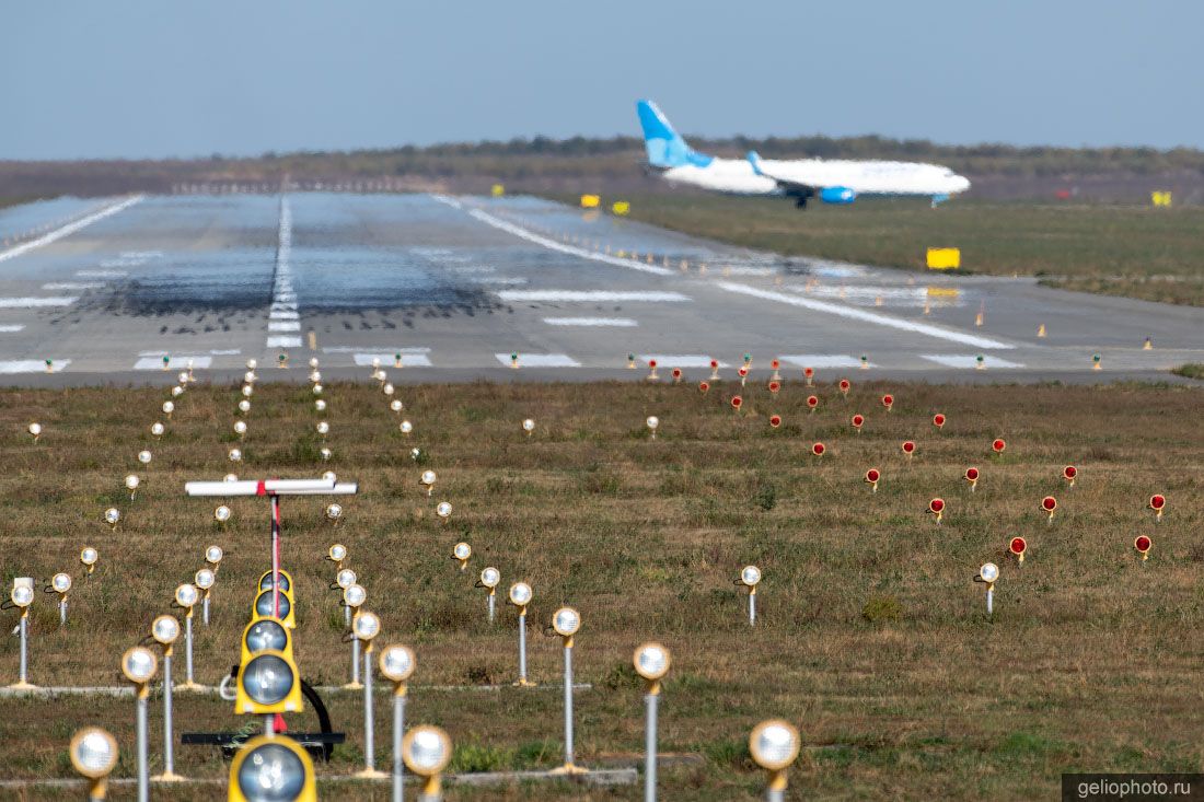 Взлётно-посадочная полоса аэропорта Платов в Ростове-на-Дону фото