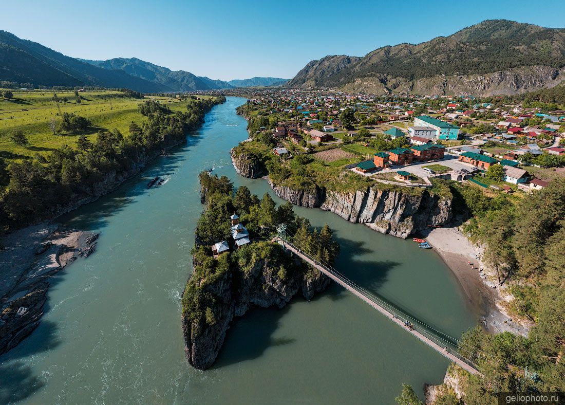 Остров Патмос в селе Чемал с высоты фото