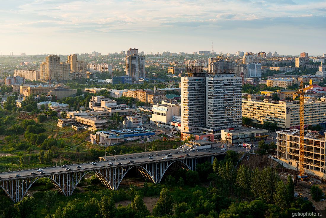 Астраханский мост в Волгограде с высоты фото