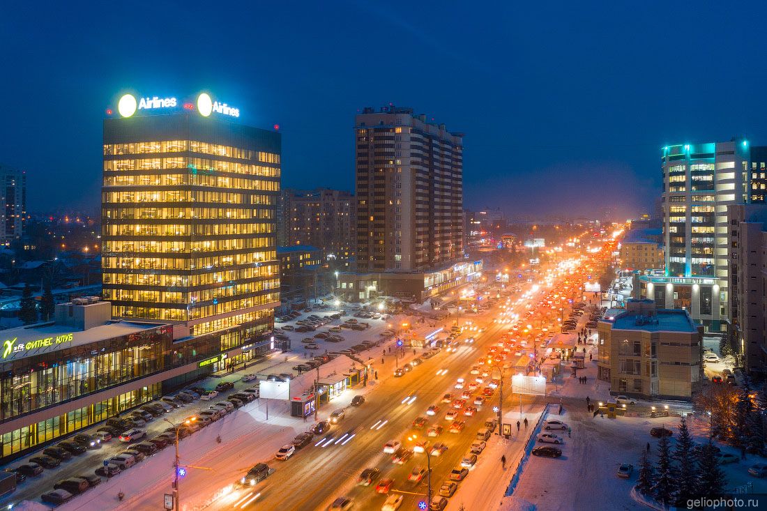 Улица Кирова в Новосибирске вечером фото