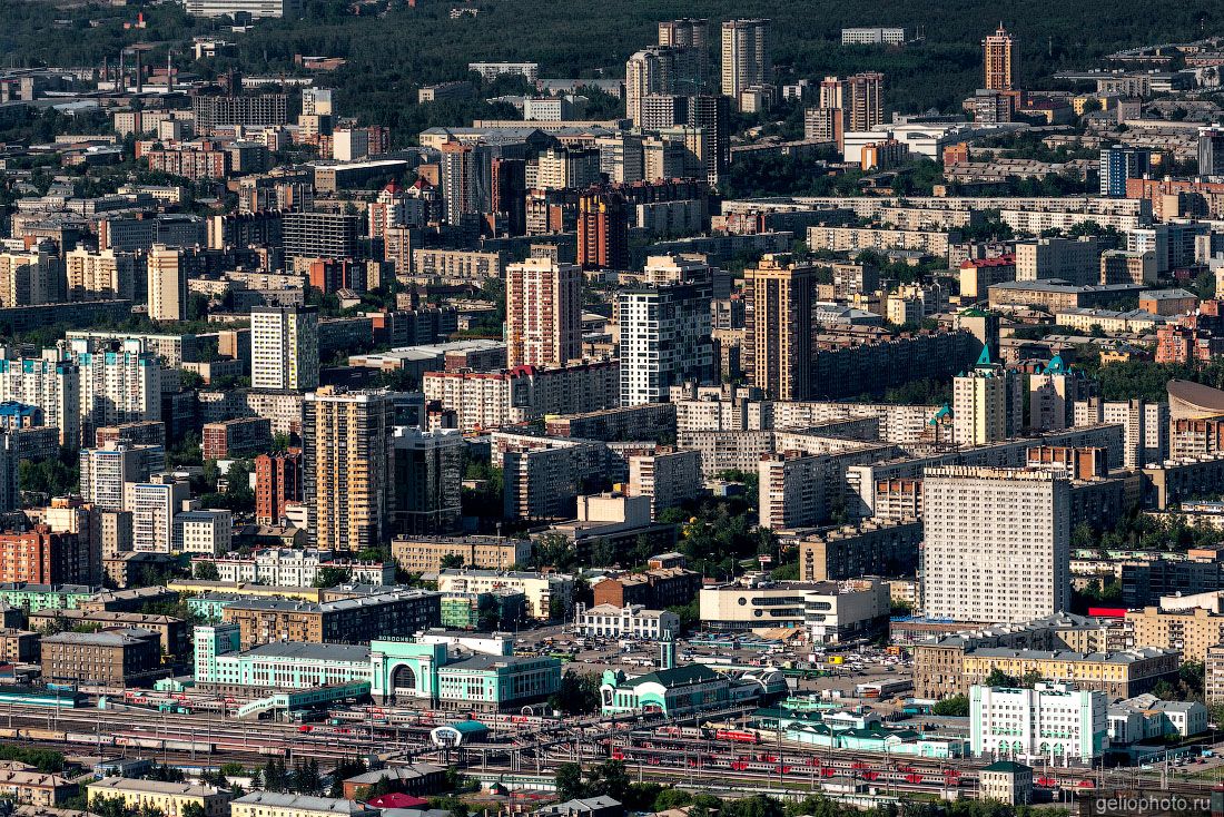 ЖД вокзал Новосибирск-Главный с высоты фото