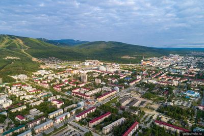 Жилые кварталы Южно-Сахалинска с высоты фото