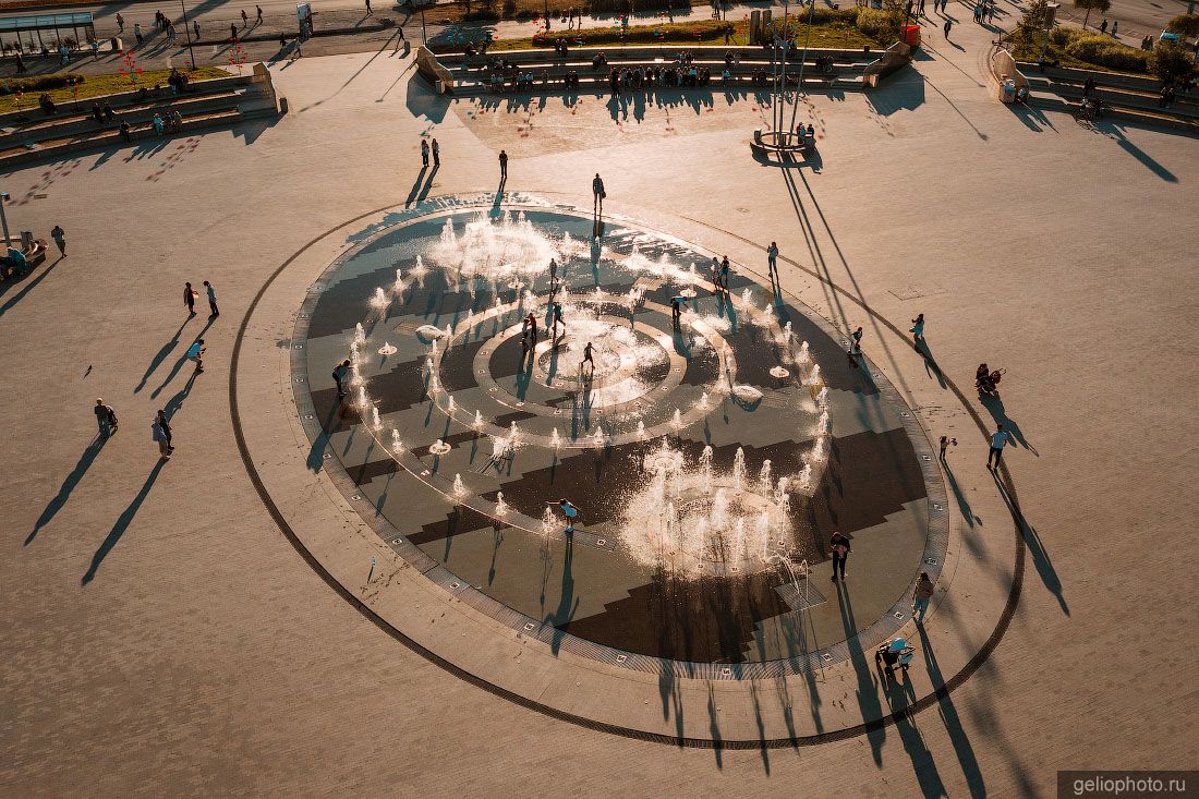 Фонтан на городской эспланаде в Перми фото