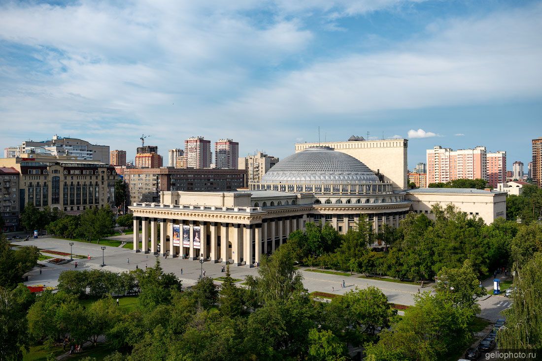 Театр оперы и балета в Новосибирске летом фото