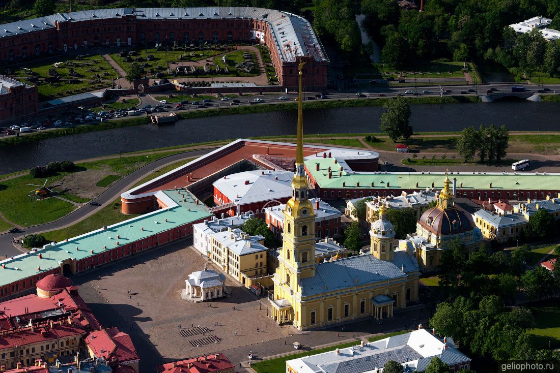 Петропавловский собор в Санкт-Петербурге фото