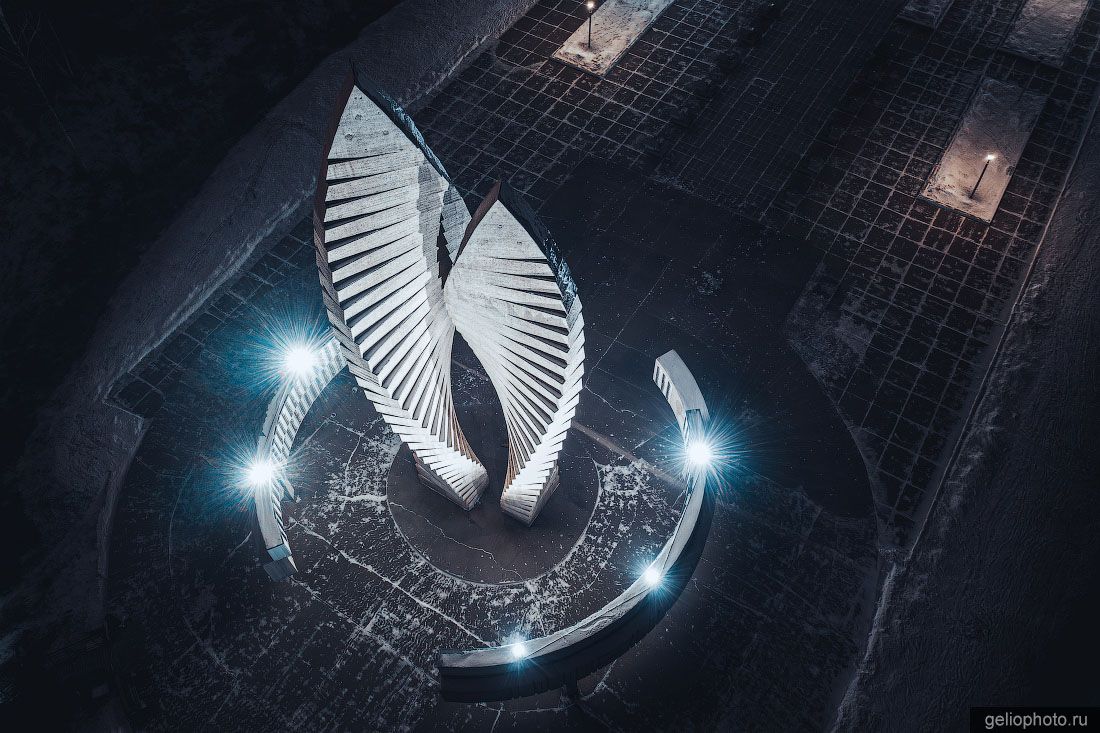 Мемориал Славы в Братске с высоты фото