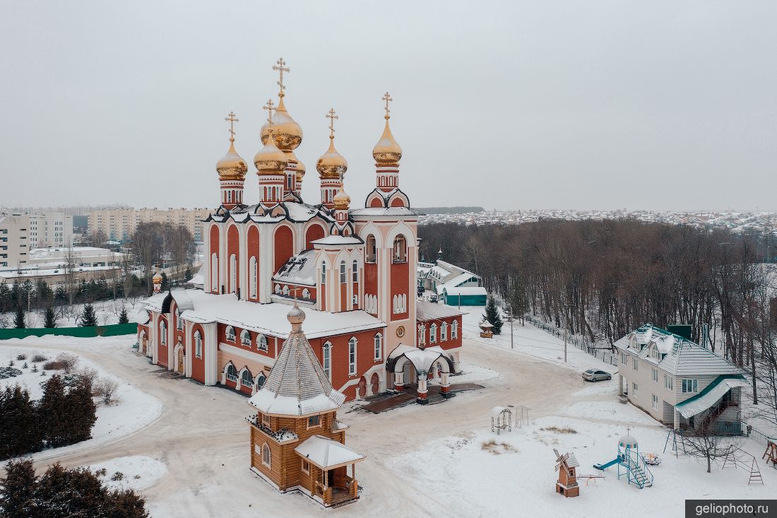 Храм Новомучеников и Исповедников Российских фото