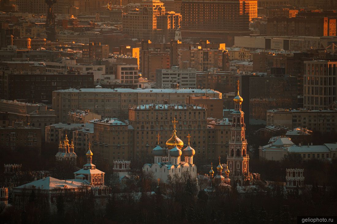 Новодевичий монастырь в Москве с высоты фото