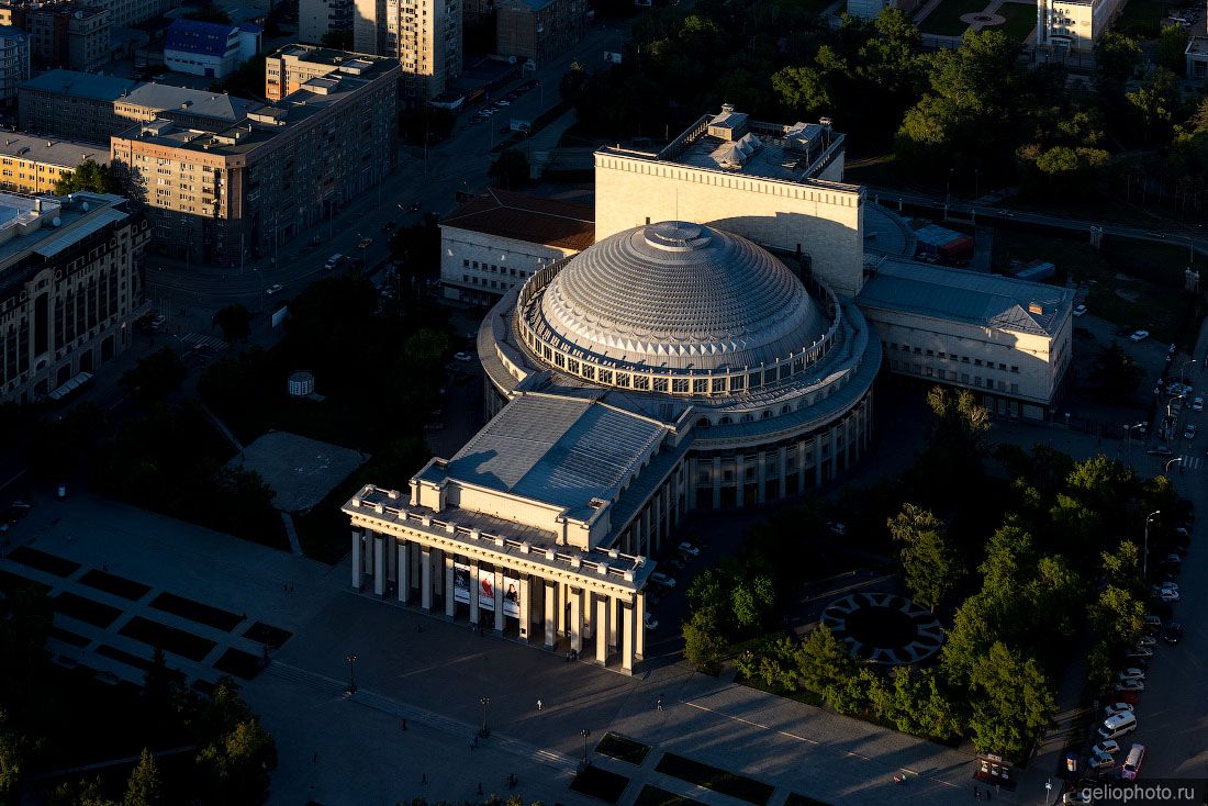Новосибирский театр оперы и балета с высоты фото