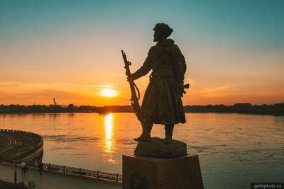 Памятник Якову Похабову в Иркутске фото