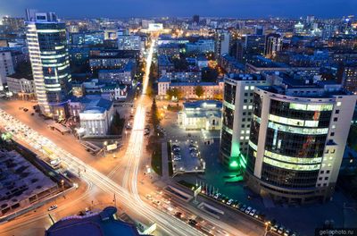 Улица Ленина в Новосибирске вечером фото