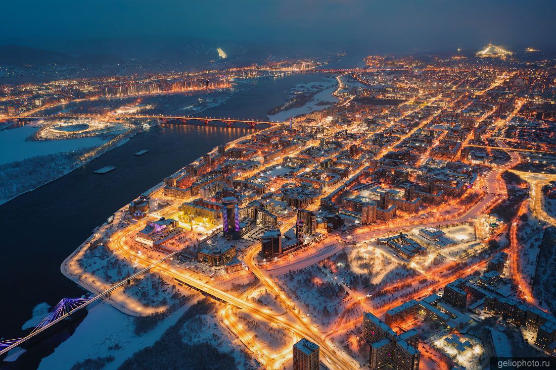 Центр Красноярска ночью с высоты фото