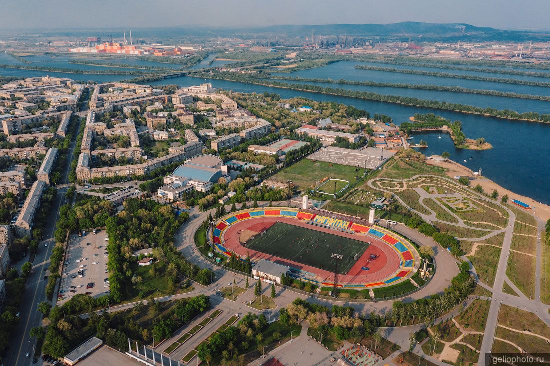 Стадион Центральный в Магнитогорске фото