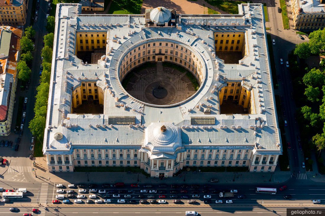 Санкт-Петербургская академия художеств Репина фото
