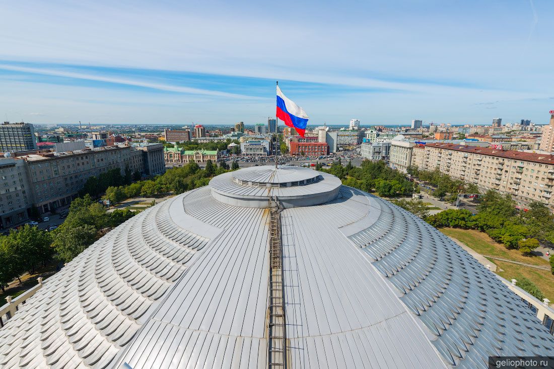 Купол оперного театра в Новосибирске фото