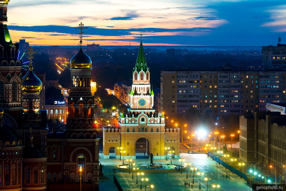 Благовещенская башня в Йошкар-Оле вечером фото