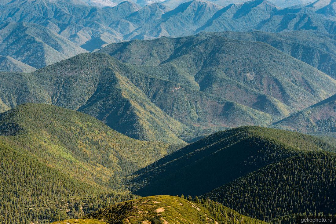 Горный хребет Хамар-Дабан на Байкале фото
