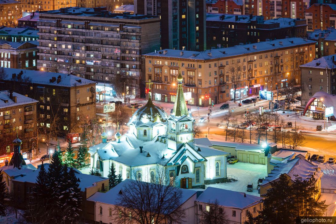 Собор Вознесения Христова в Новосибирске вечером фото