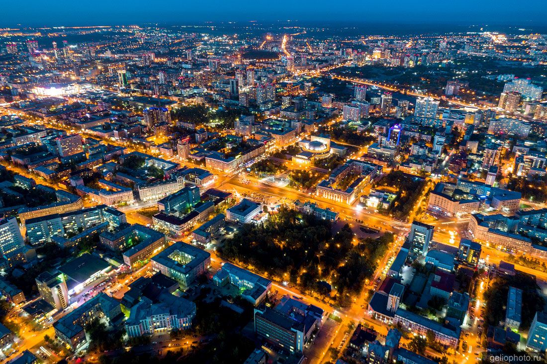 Центр Новосибирска вечером фото