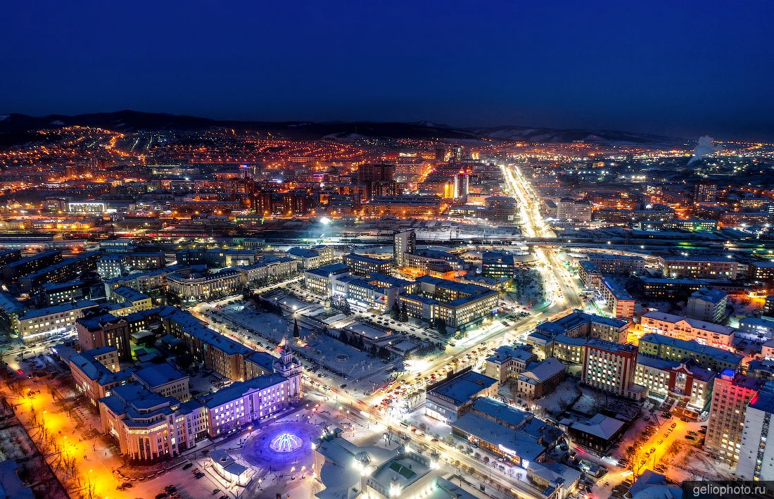 Площадь Советов в Улан-Удэ вечером  фото