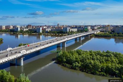 Мост 60-летия Победы в Омске с высоты фото