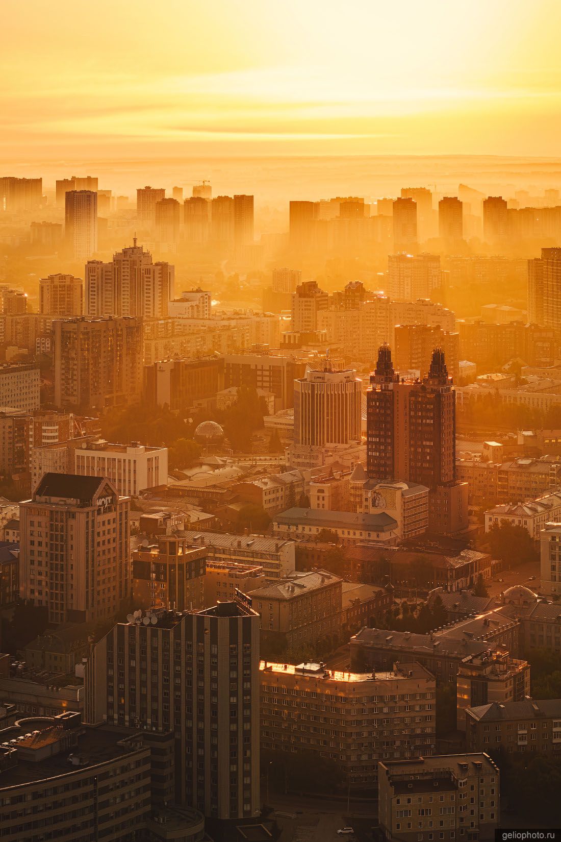 Центр Новосибирска на рассвете фото