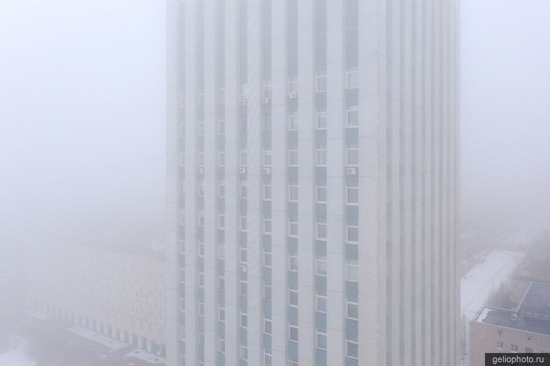 Архангельское здание проектных организаций в тумане фото