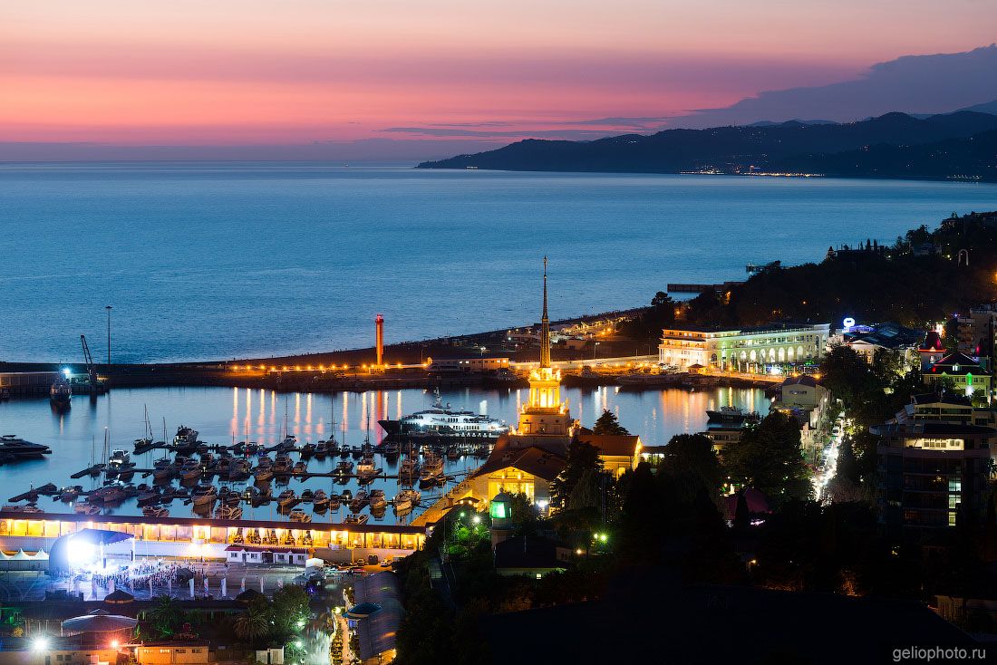 Сочинский морской порт вечером фото