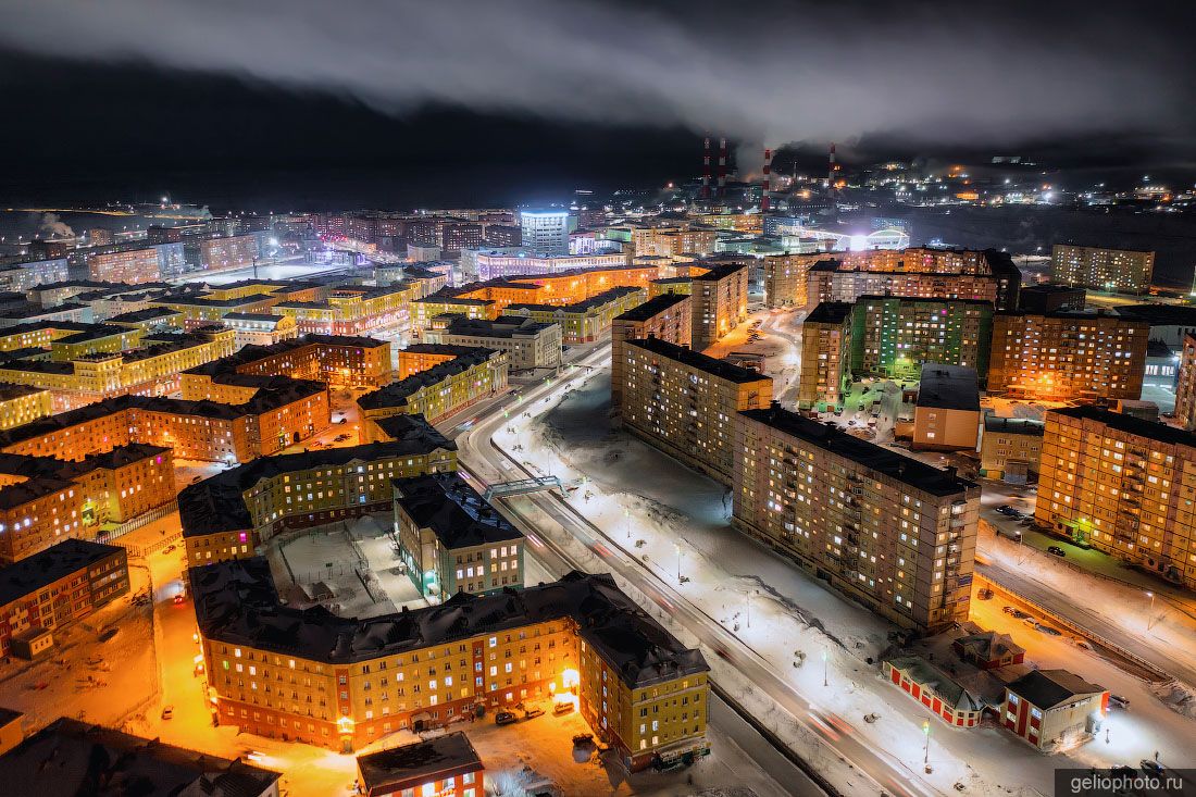 Комсомольская улица в Норильске с высоты фото
