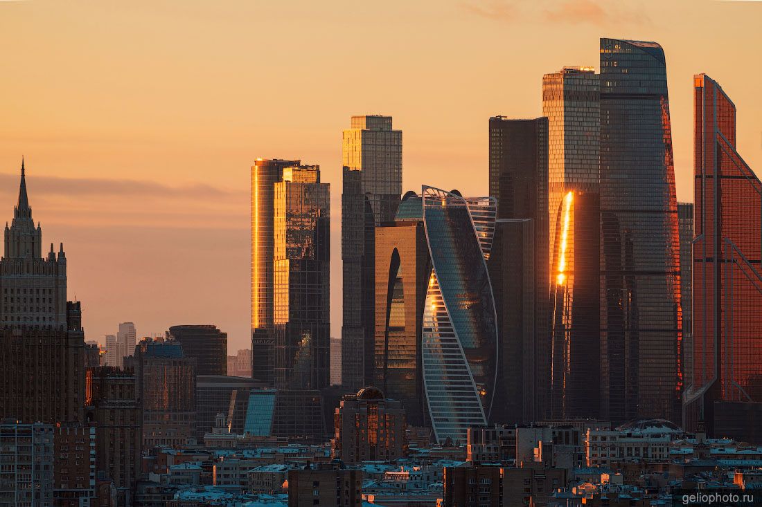 Небоскрёбы Москва-Сити на закате фото