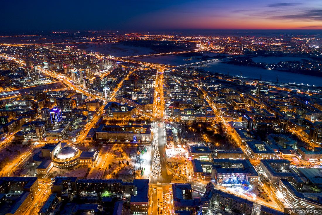 Центр Новосибирска с высоты вечером фото