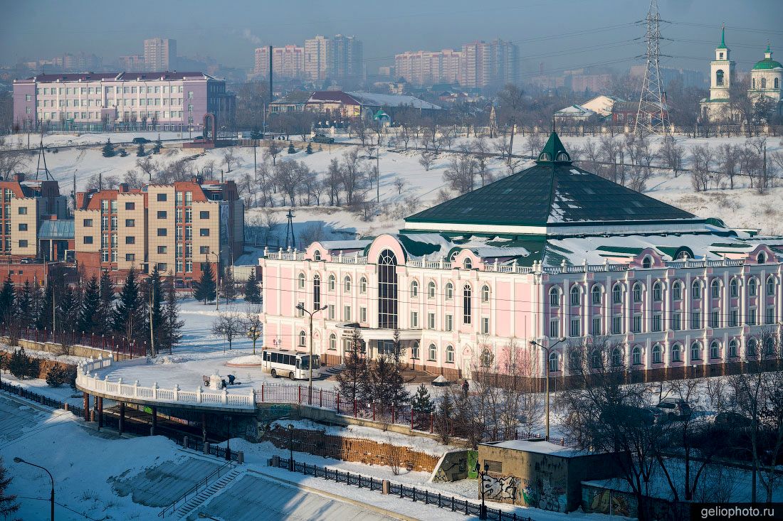 Детский дом Совмена в Красноярске зимой фото