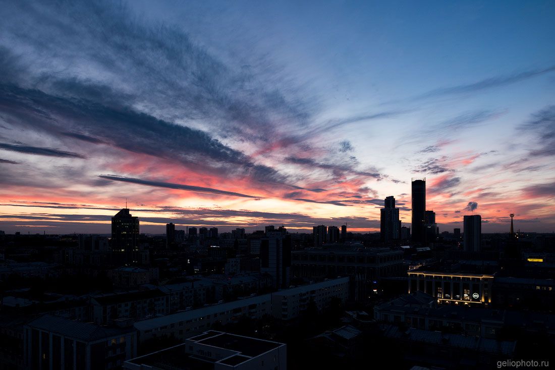 Центр Екатеринбурга на закате фото