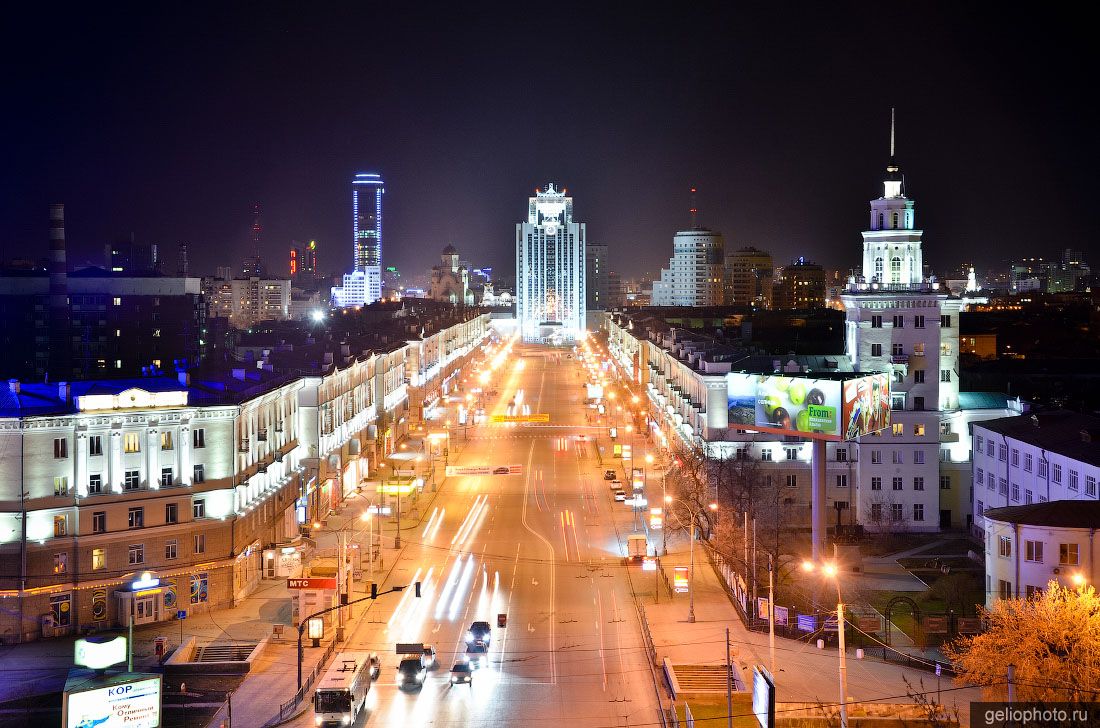 Улица Свердлова в Екатеринбурге вечером фото