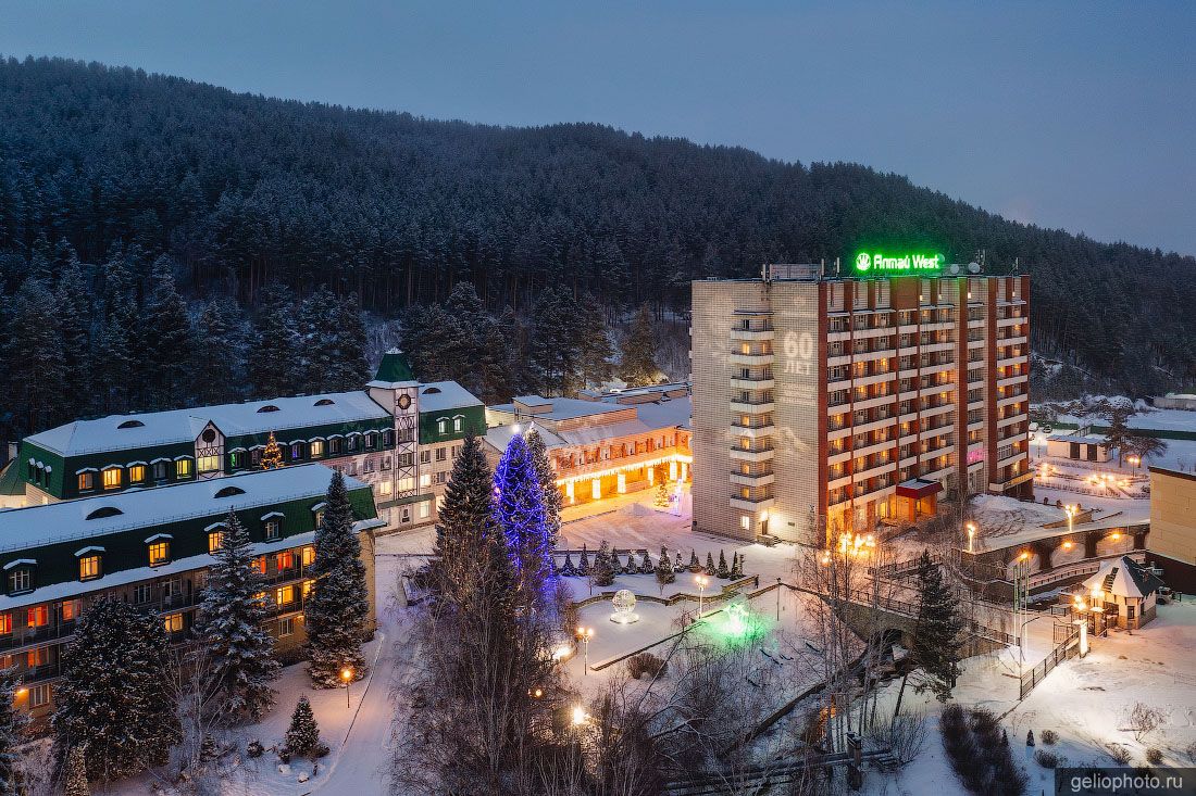 Санаторий Алтай-West в Белокурихе зимой с высоты фото