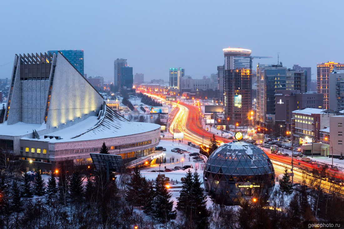 ​Новосибирский молодежный театр Глобус зимой фото