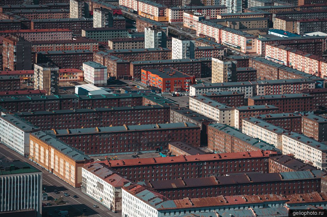 Жилой квартал в Норильске с высоты фото