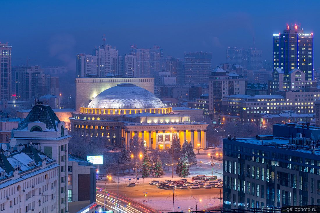 Театр оперы и балета в Новосибирске зимой фото